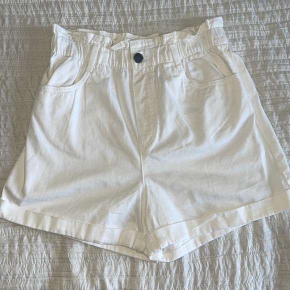 H&M Pants - White paperbag waist highrise shorts